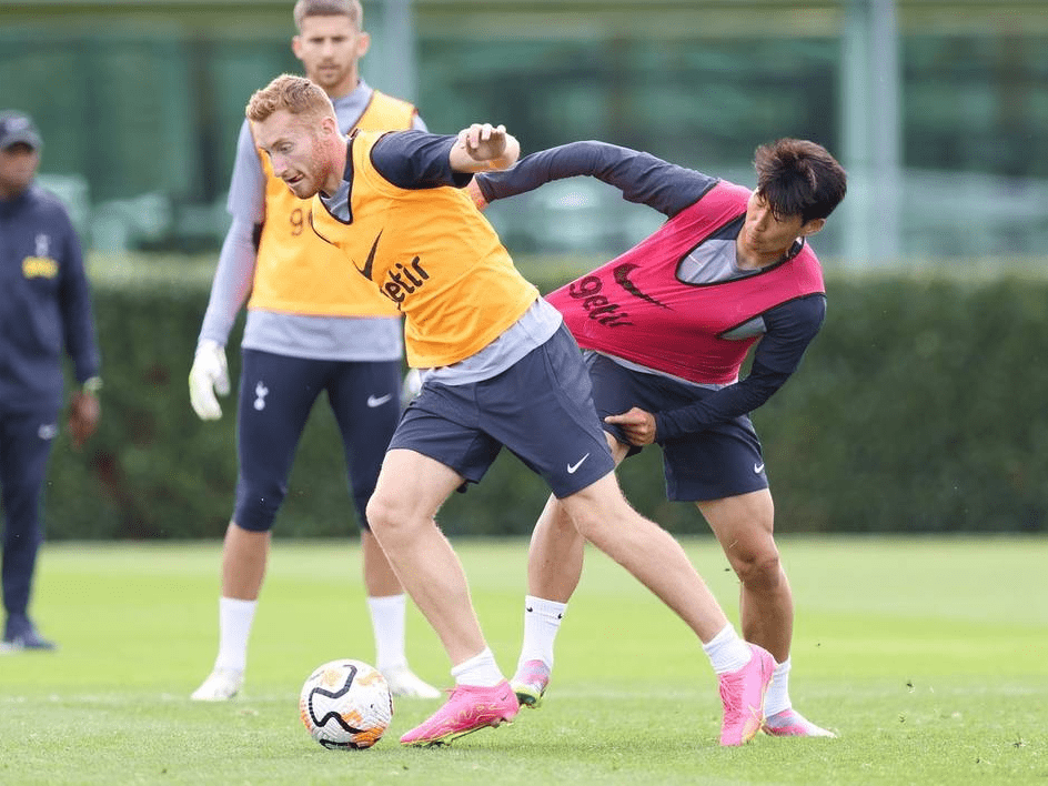 阿斯顿维拉英超前5轮不胜，现四连胜登顶英超第3（阿斯顿维拉英超开局五轮不胜后豪取四连胜，升至第3）