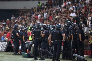 巴媒：奥斯卡此前并无严重心脏问题病史，医生正调查异常原因