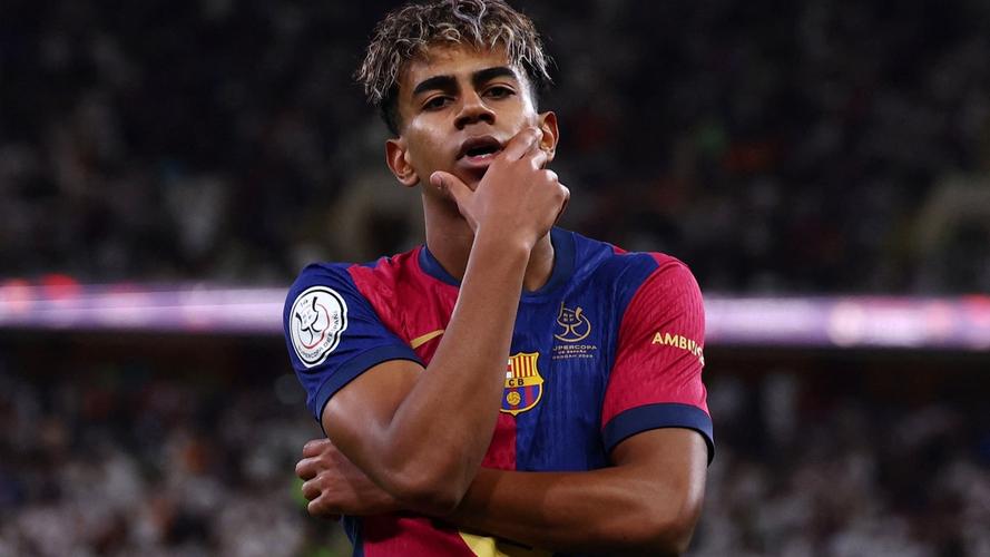 克罗斯评选历史最佳阵：C罗、大罗、小罗锋线，梅西前腰（克罗斯评出史上最佳阵容：C罗、大罗、小罗三叉戟，梅西司职前腰）