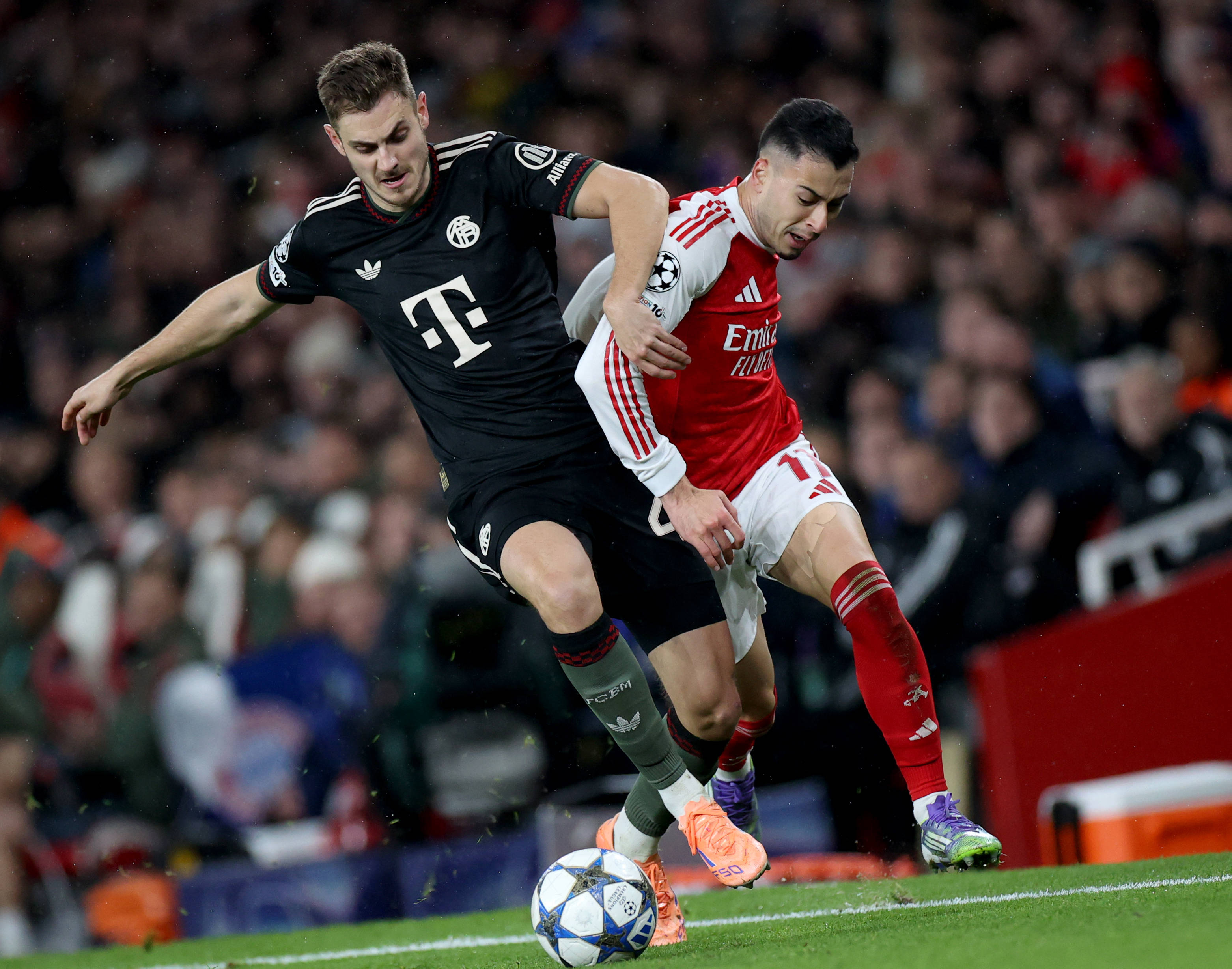 世体：克里斯滕森并没受伤，提前结束训练是计划好的