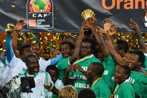 足球报曝中超某俱乐部欠税过亿，评论区画风突变：先查查调节费去哪了（足球报称中超一俱乐部欠税逾亿元，评论区风向突变：先追查调节费去向）