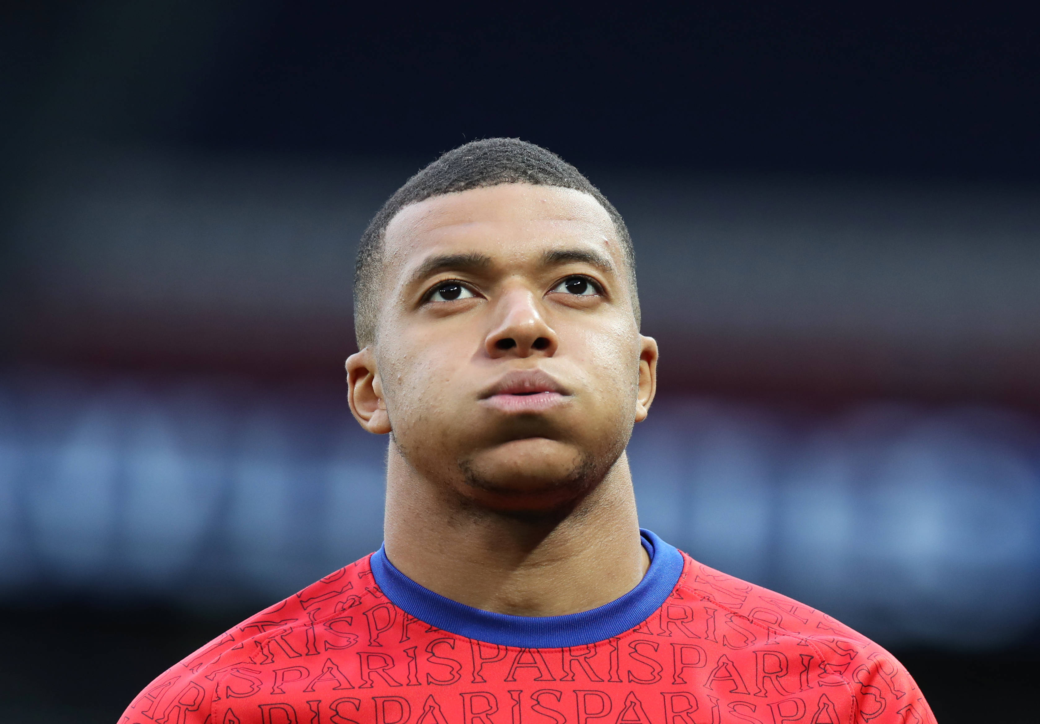 加里·内维尔：切尔西中轴线不够硬，距离赢得英超还很远（加里·内维尔：切尔西缺少强硬中轴，距离英超冠军仍有差距）