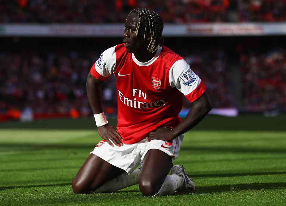 红魔遇克星？曼联近6战纽卡1胜5负，主场迎战誓破魔咒（曼联主场誓破不胜魔咒：近6战纽卡仅1胜5负）