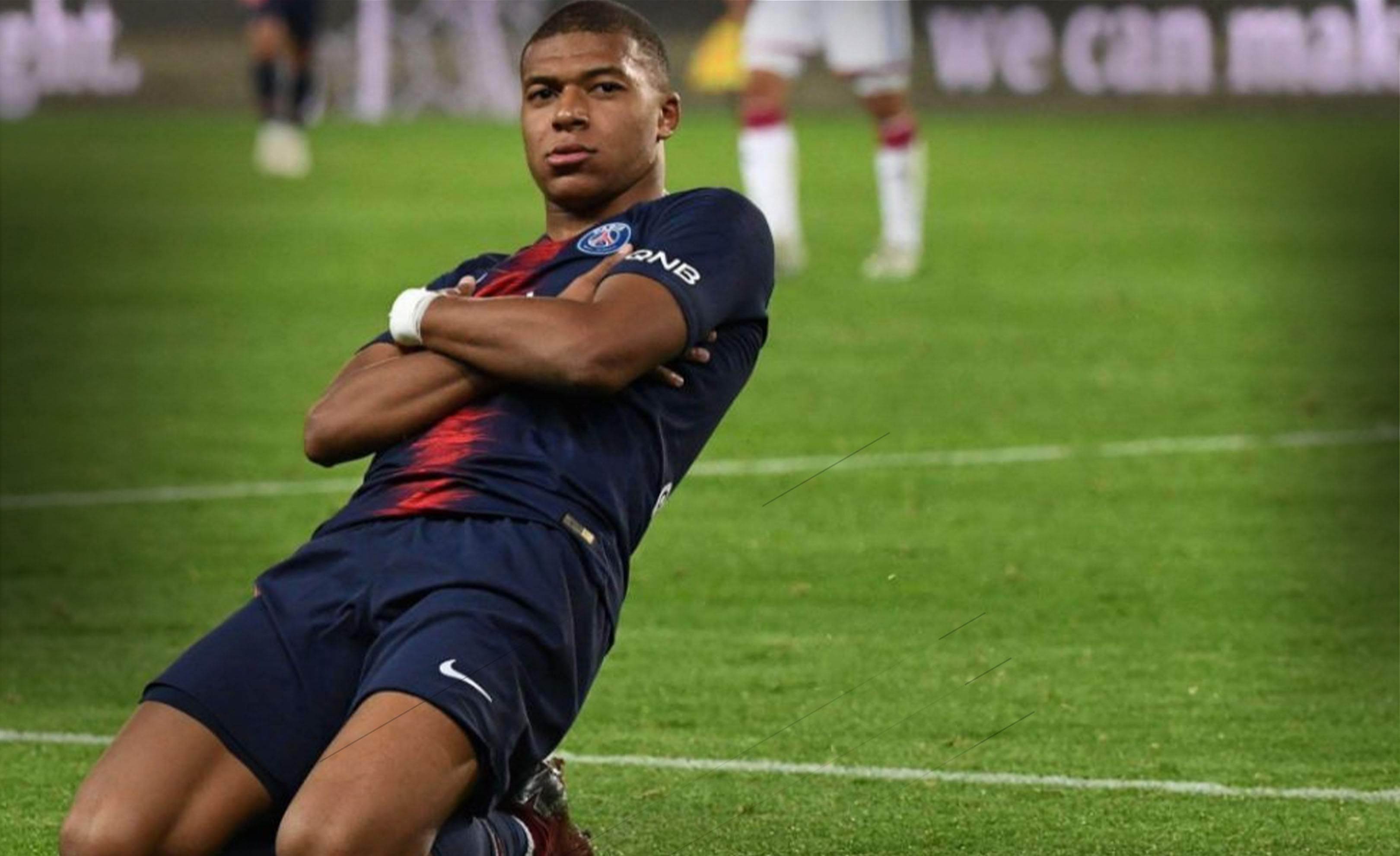 英超半场：阿马德破僵，卡塞米罗破门，曼联暂2-1伯恩茅斯（英超半场战报：阿马德首开纪录，卡塞米罗建功，曼联暂以2-1领先伯恩茅斯）