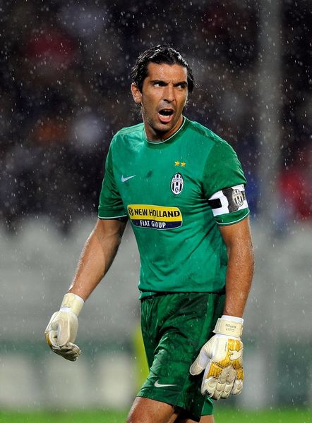 篮球NBA明星球员参加公益活动