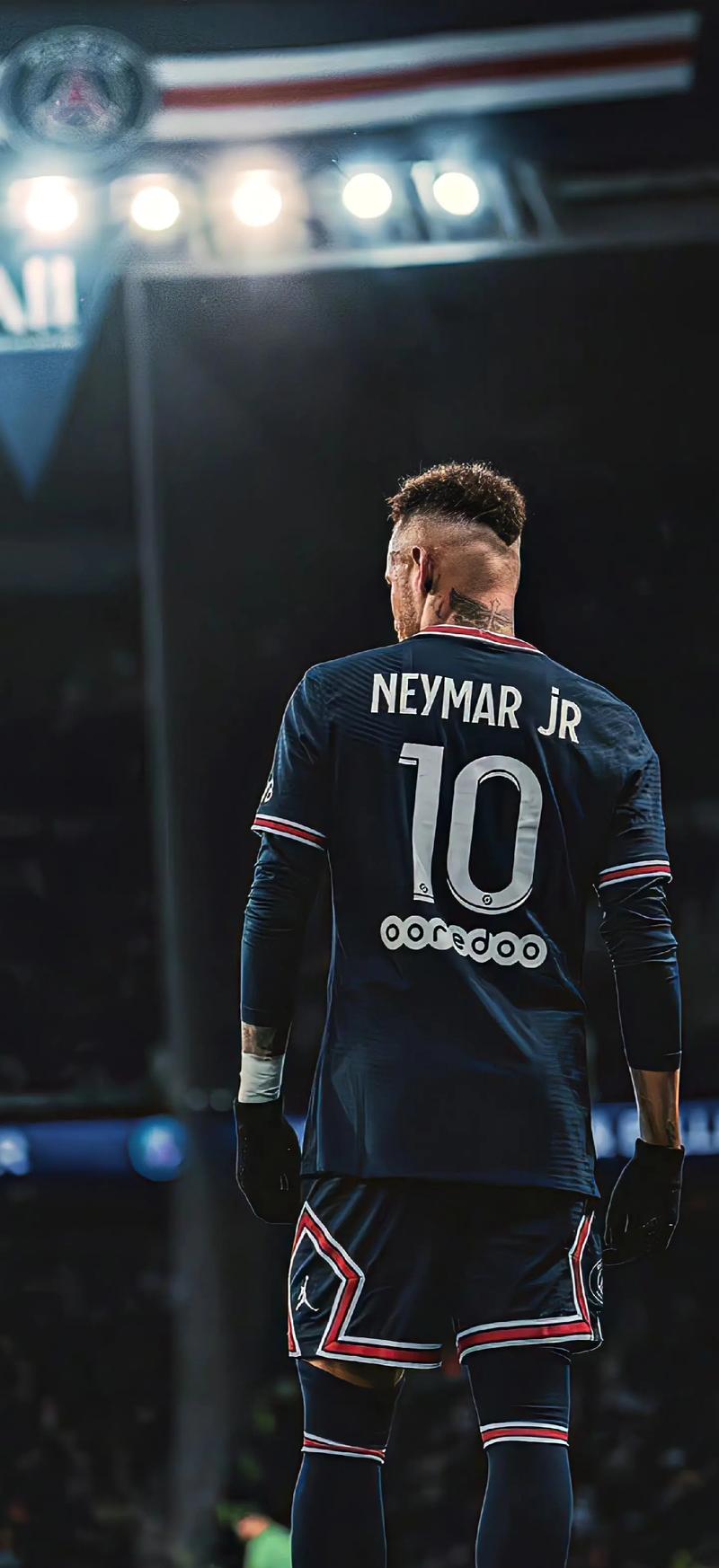 邮报：曼联正与纽卡争夺谢什科，为遵守PSR愿低价出售霍伊伦