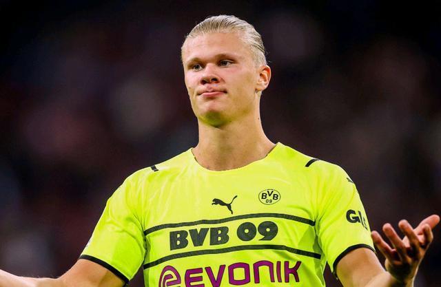 国乒8比1横扫日本队实现三连冠，林诗栋2-1胜张本智和哽咽致谢